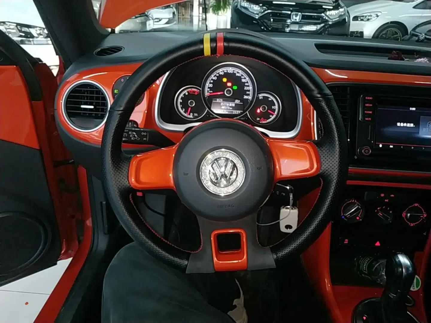Volkswagen Beetle 2017 180TSI Yile Edition — миниатюра 14