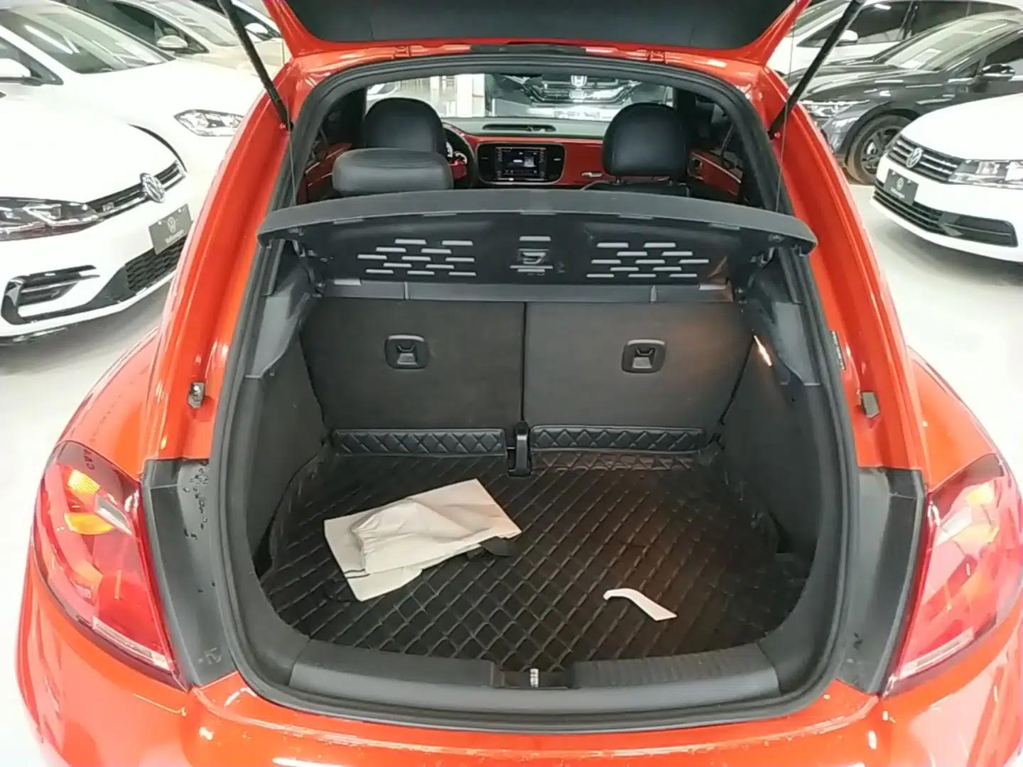 Volkswagen Beetle 2017 180TSI Yile Edition — миниатюра 22
