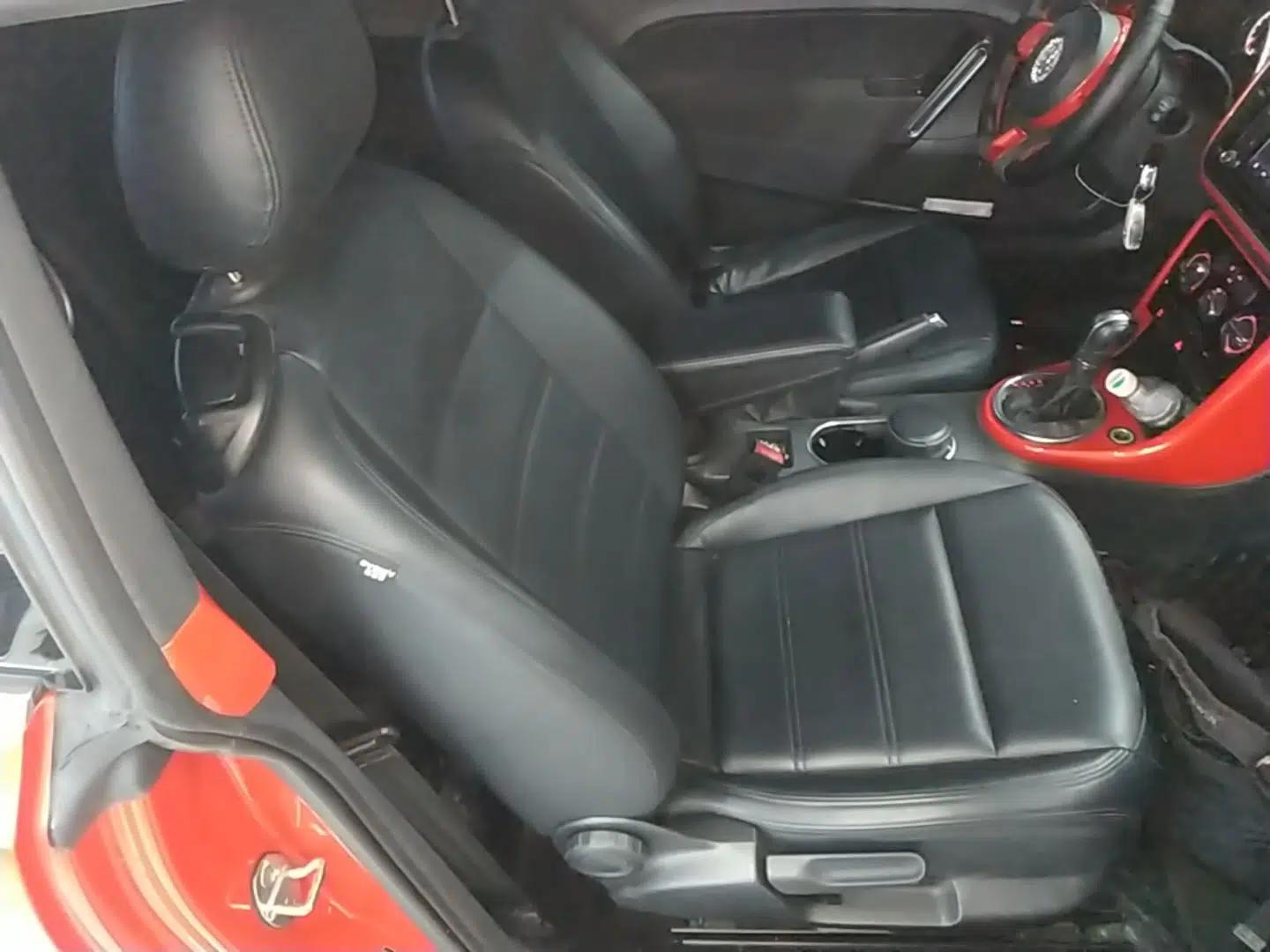Volkswagen Beetle 2017 180TSI Yile Edition — миниатюра 23
