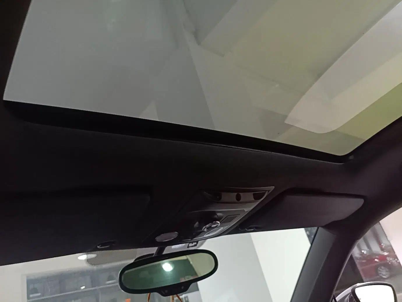 Volkswagen Beetle 2013 1.4TSI Fender Rock Edition — миниатюра 21