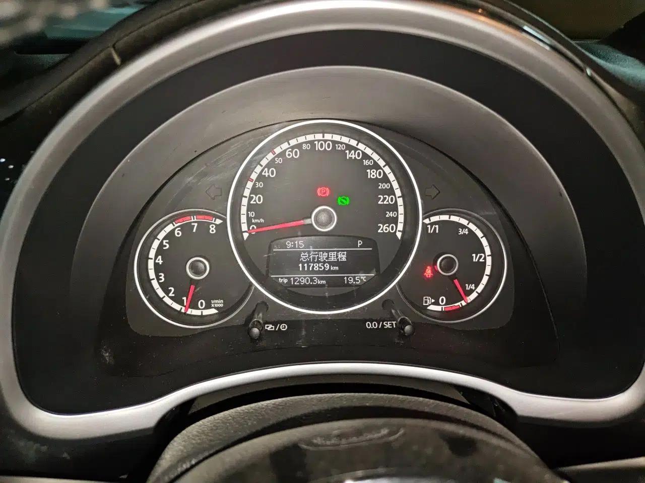 Volkswagen Beetle 2013 1.4TSI Luxury Model — миниатюра 12