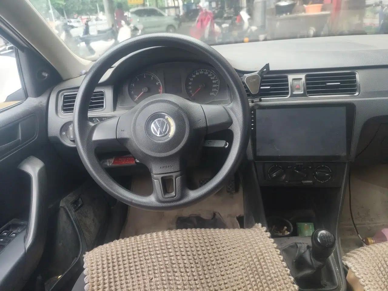 Volkswagen Santana 2015 1.6L Manual Fashion Edition — миниатюра 11