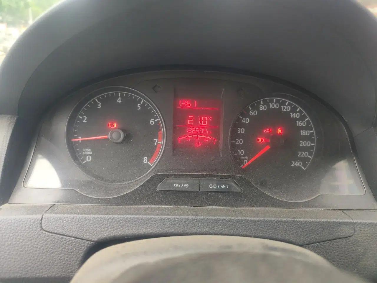 Volkswagen Santana 2015 1.6L Manual Fashion Edition — миниатюра 12