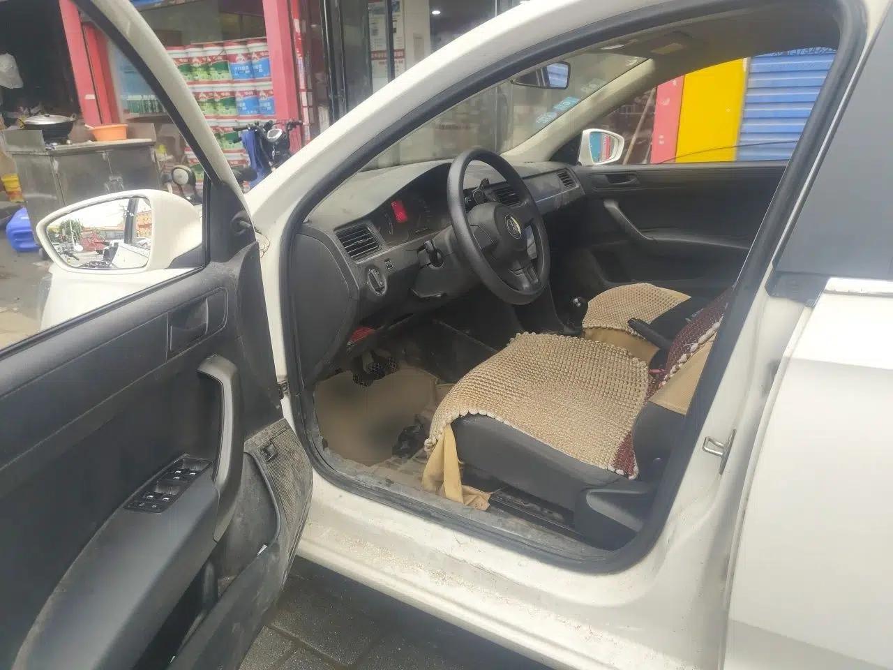 Volkswagen Santana 2015 1.6L Manual Fashion Edition — миниатюра 17