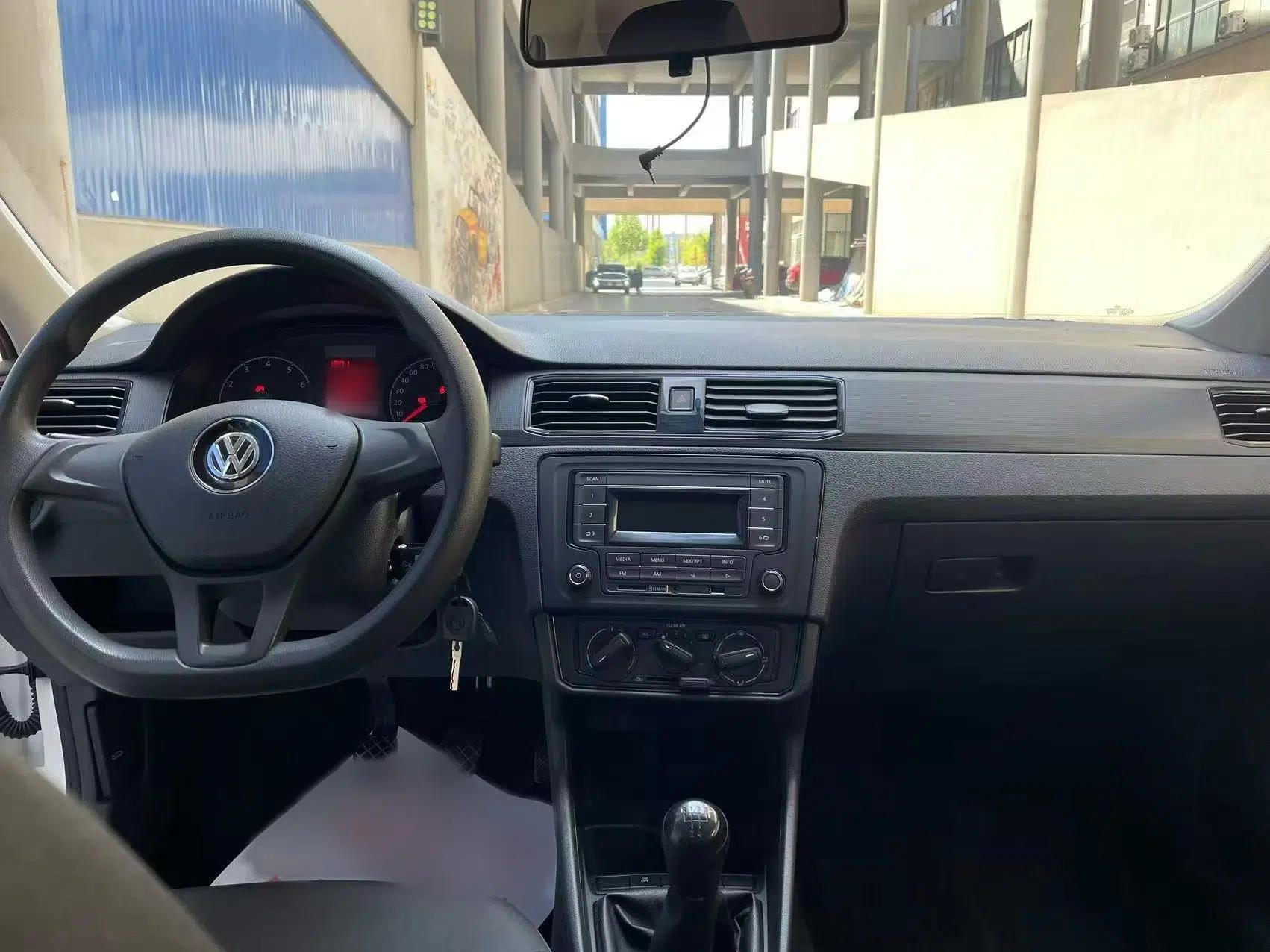 Volkswagen Santana 2021 1.5L Manual Fashion Edition — миниатюра 13