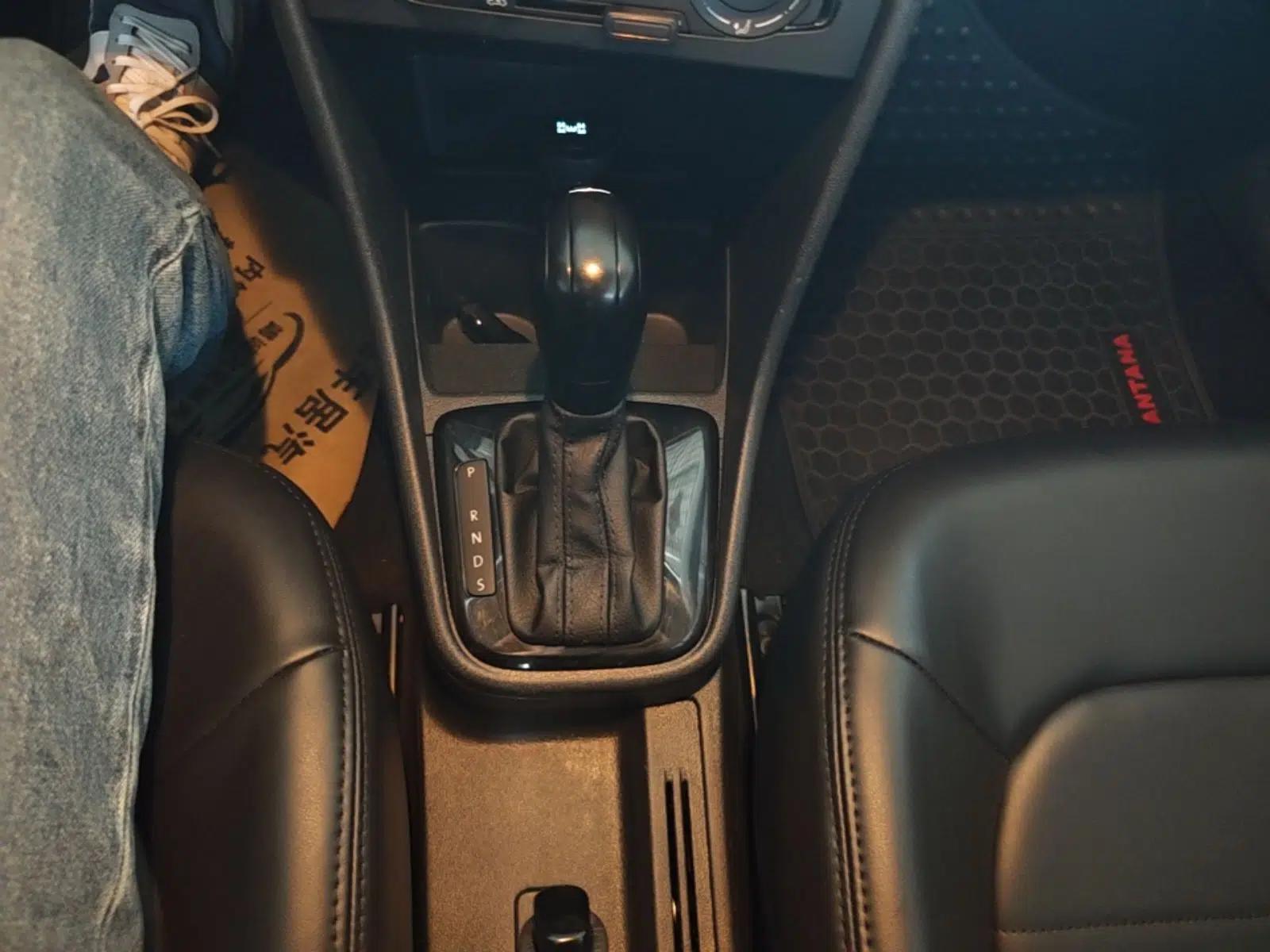 Volkswagen Santana 2015 Haval H6 1.6L Automatic Luxury Model — миниатюра 17