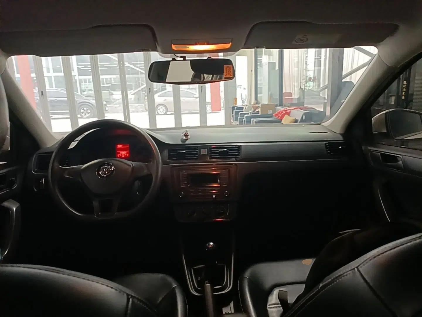 Volkswagen Santana 2016 1.6L Manual Fashion Edition — миниатюра 13