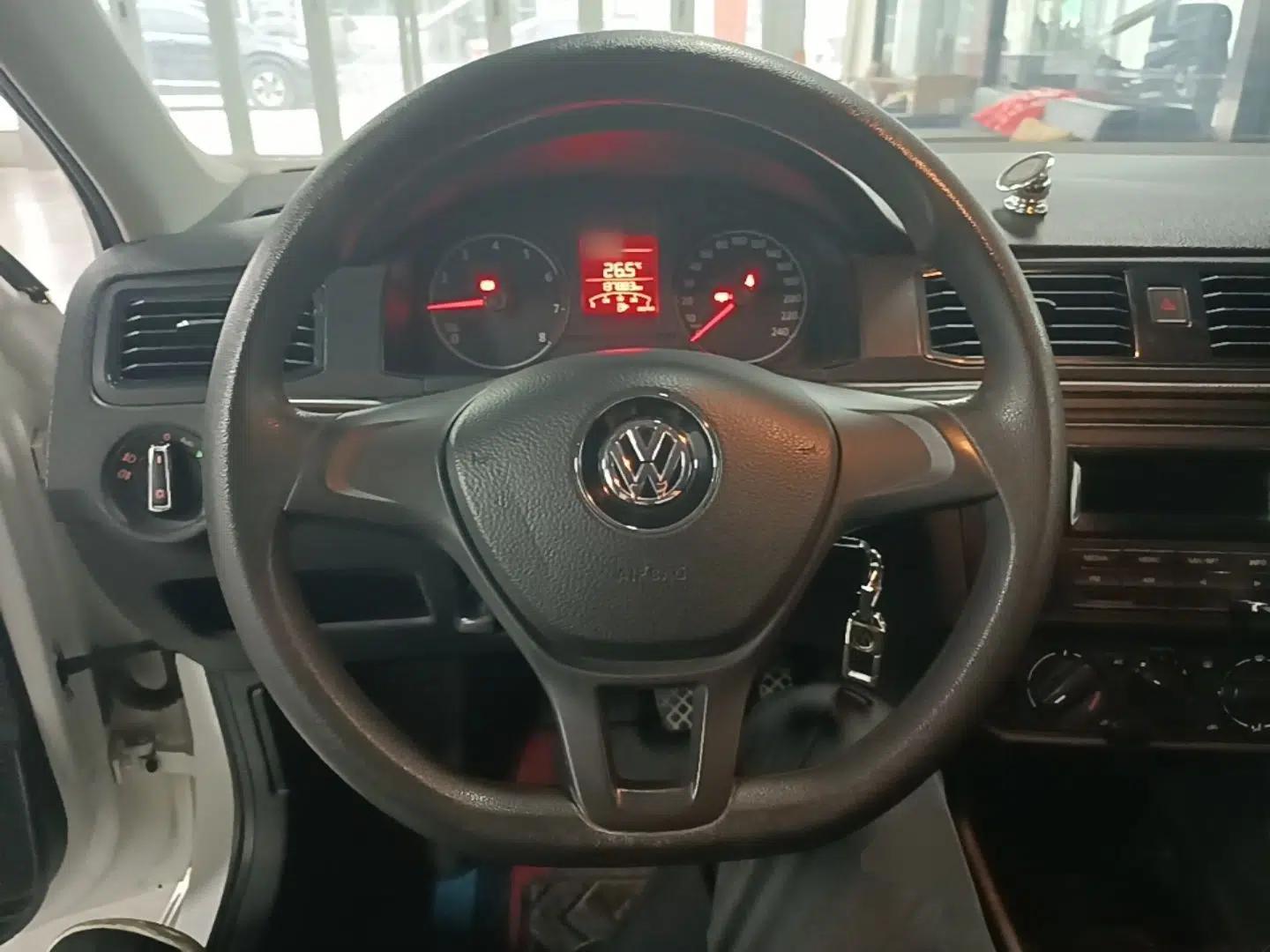 Volkswagen Santana 2016 1.6L Manual Fashion Edition — миниатюра 14