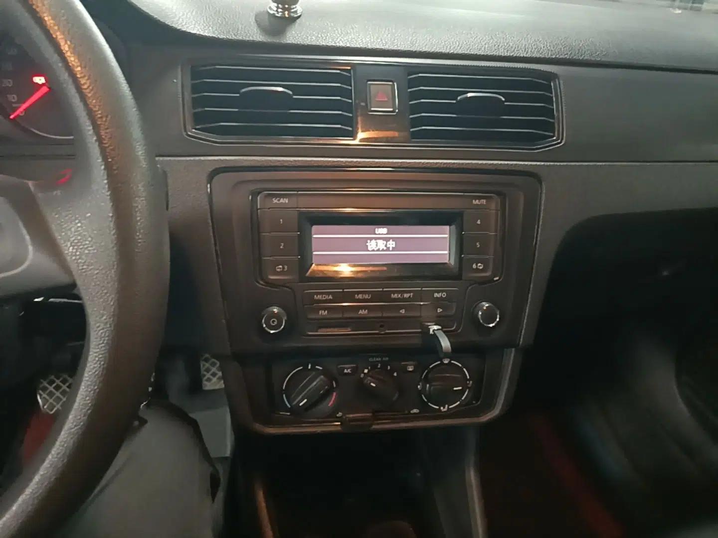 Volkswagen Santana 2016 1.6L Manual Fashion Edition — миниатюра 16