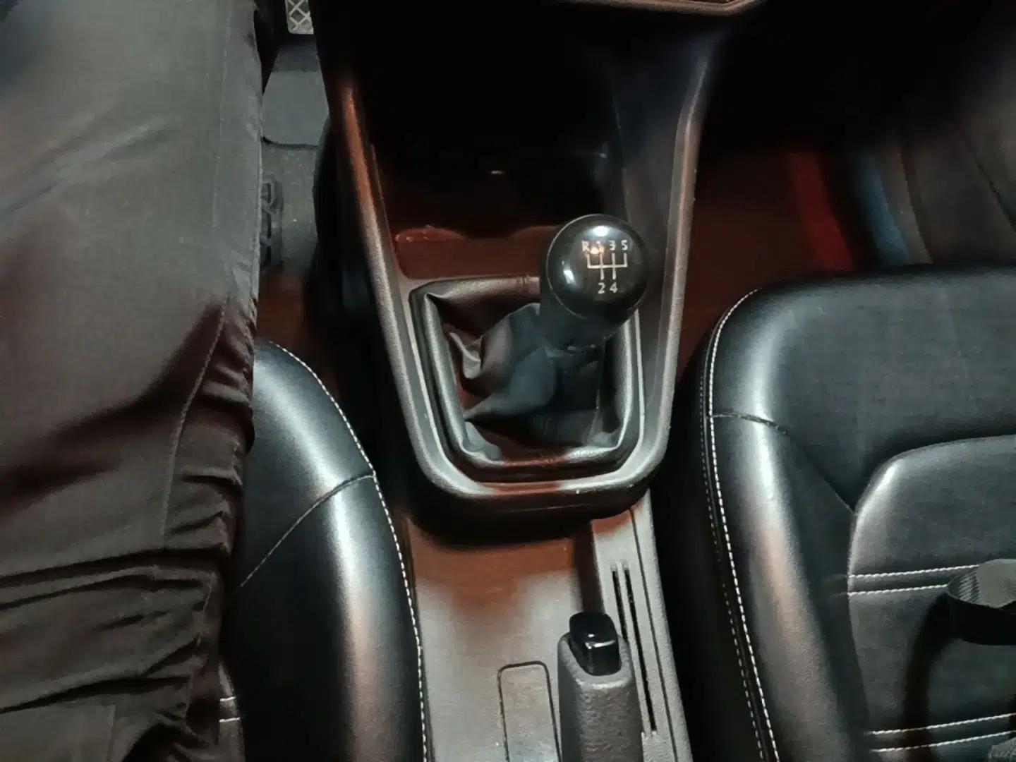 Volkswagen Santana 2016 1.6L Manual Fashion Edition — миниатюра 17