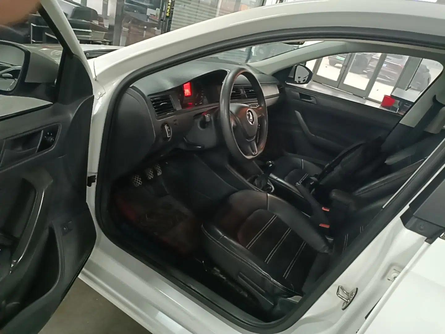 Volkswagen Santana 2016 1.6L Manual Fashion Edition — миниатюра 19