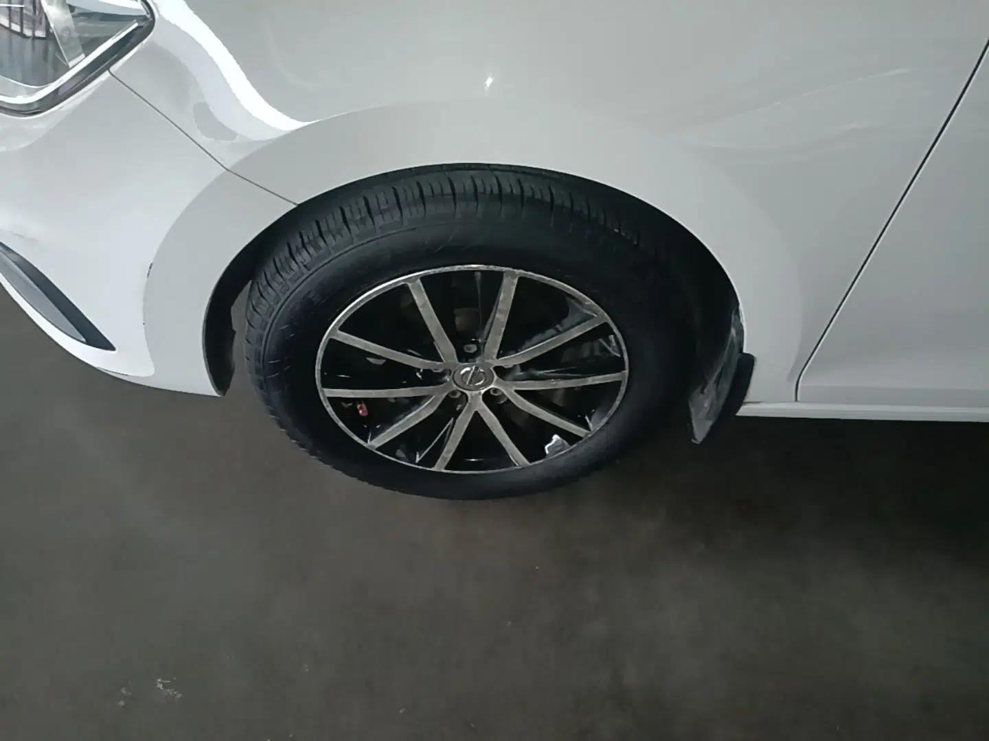 Volkswagen Santana 2016 1.6L Manual Fashion Edition — миниатюра 8