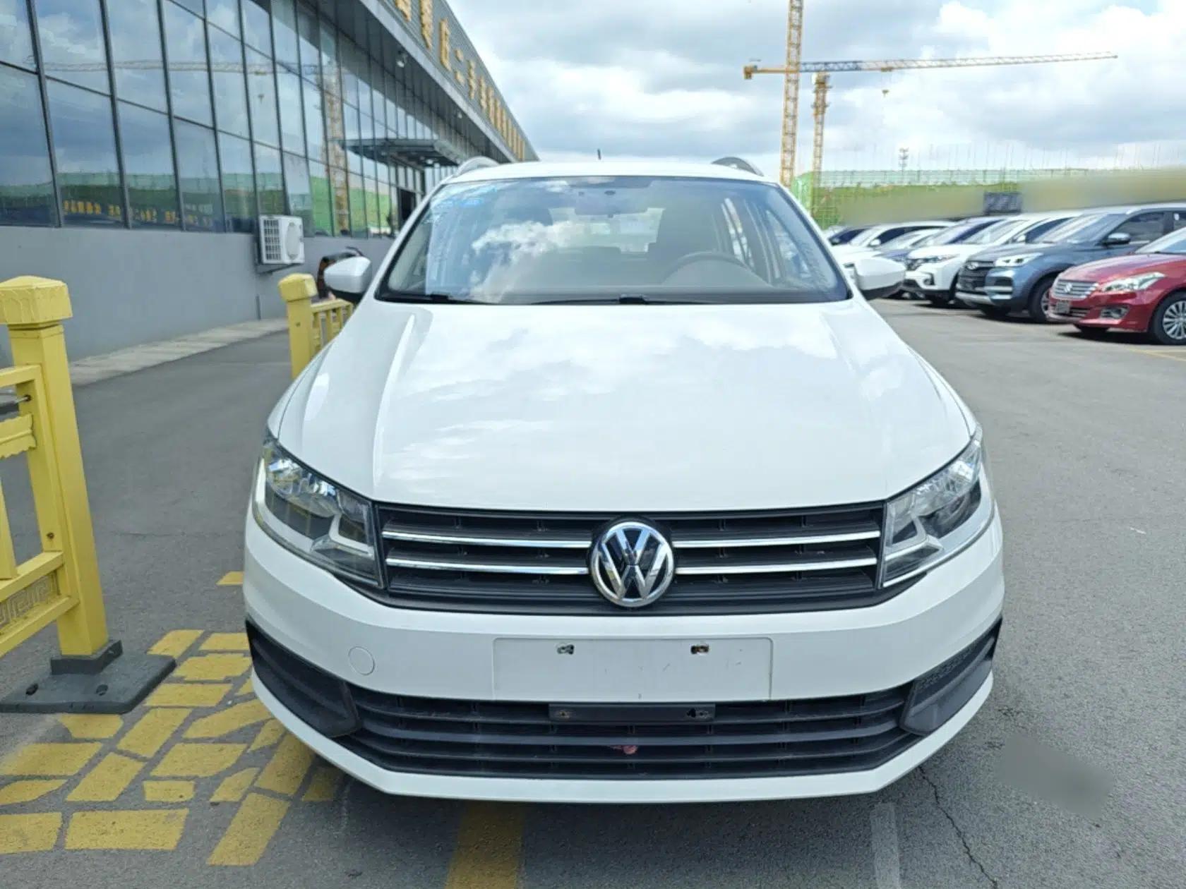 Volkswagen Santana 2017 HaoNa 1.4L Manual Fashion Edition — миниатюра 2