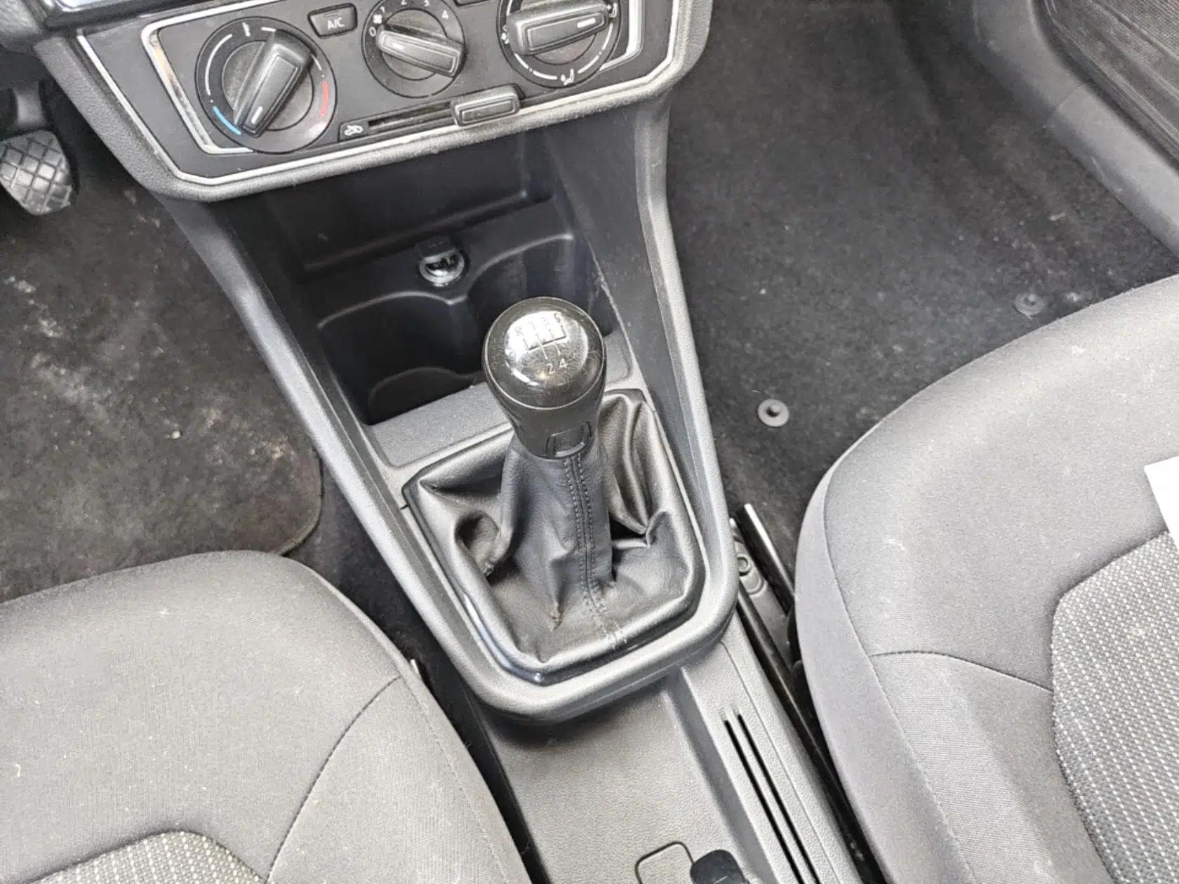 Volkswagen Santana 2017 HaoNa 1.4L Manual Fashion Edition — миниатюра 17