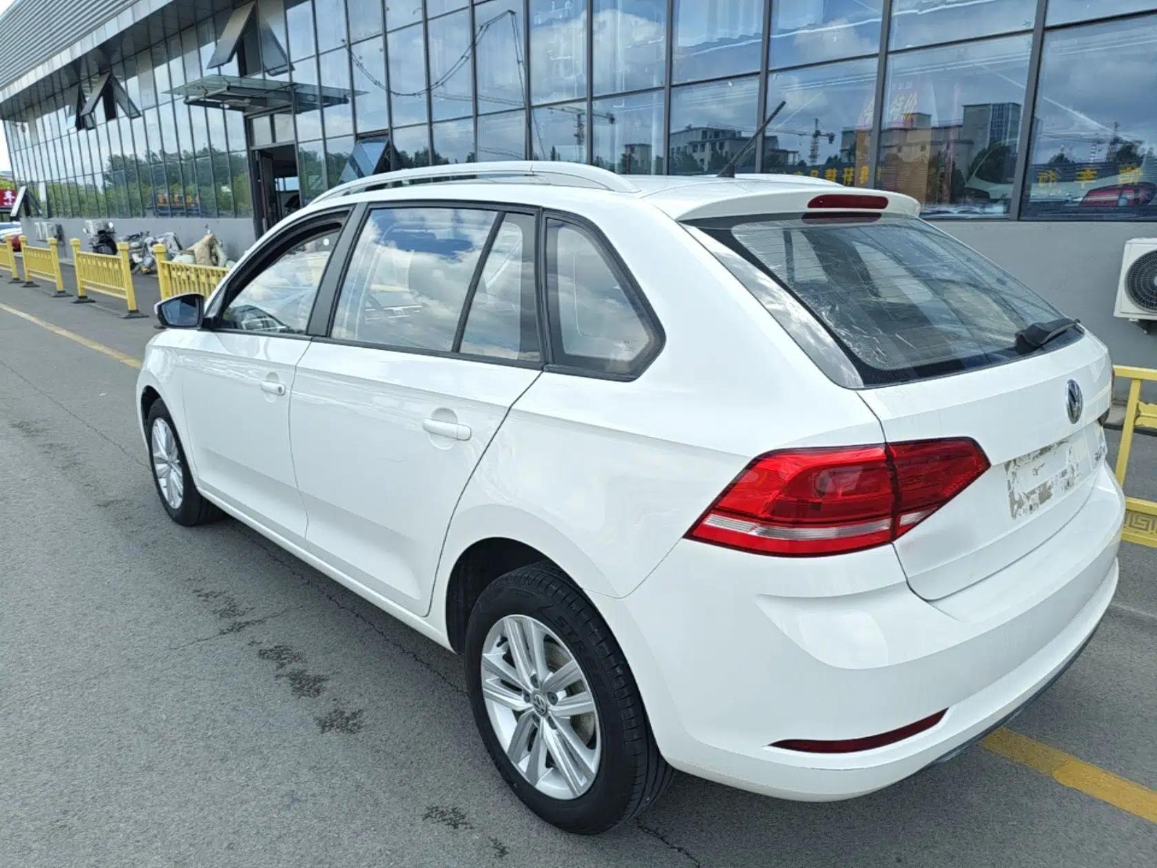 Volkswagen Santana 2017 HaoNa 1.4L Manual Fashion Edition — миниатюра 4