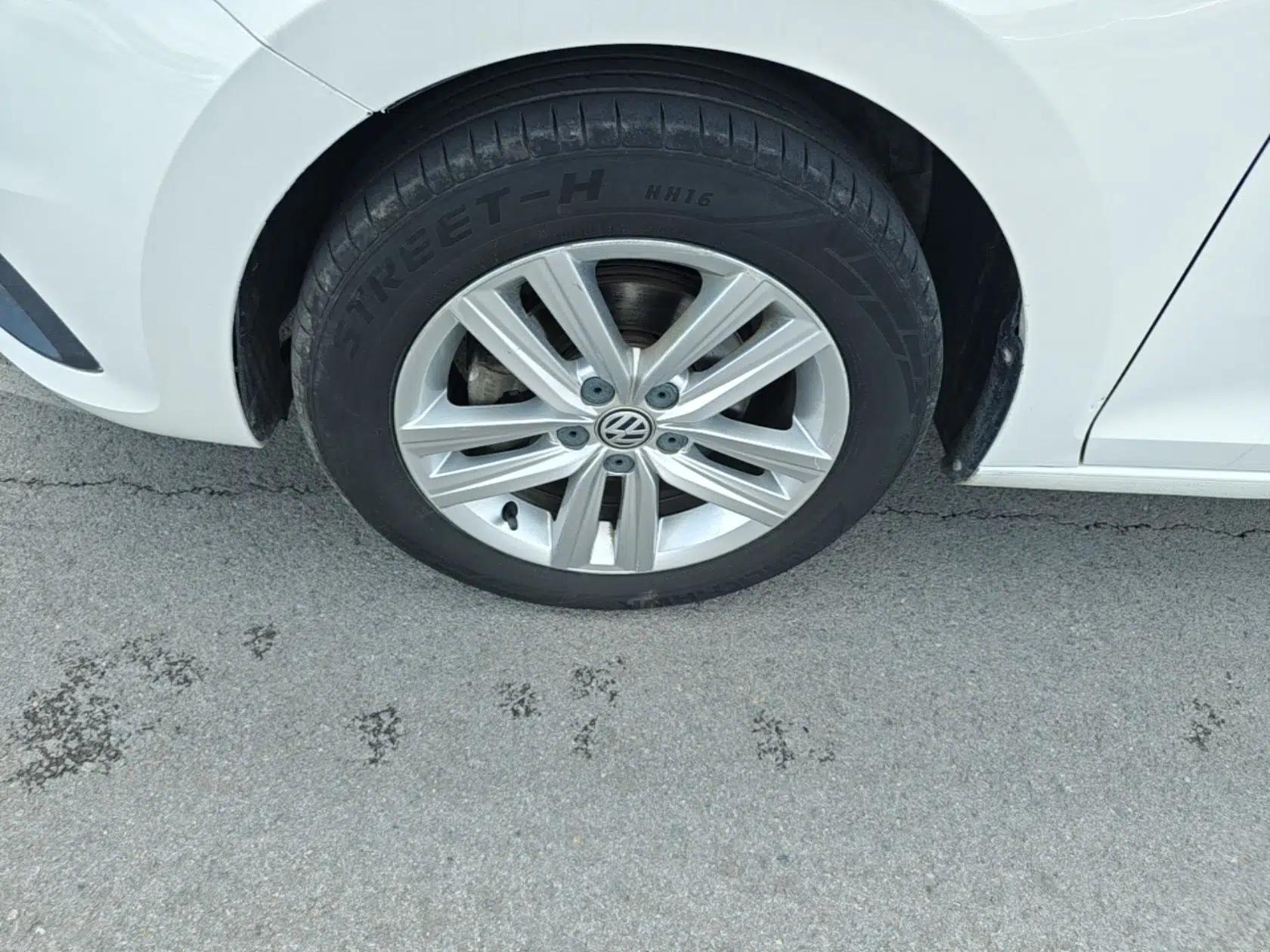 Volkswagen Santana 2017 HaoNa 1.4L Manual Fashion Edition — миниатюра 8