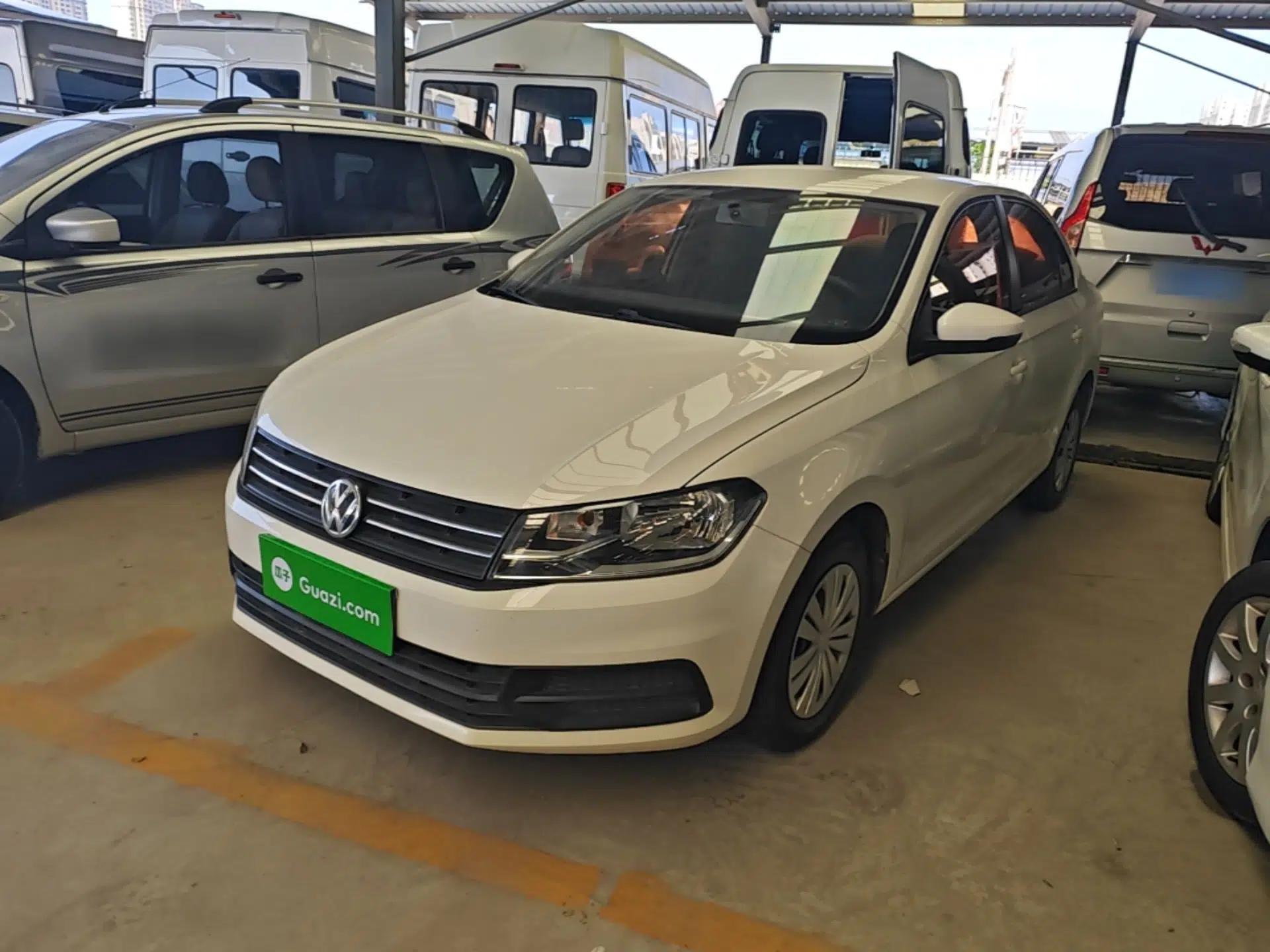 Volkswagen Santana 2016 1.6L Manual Fashion Edition — миниатюра 1