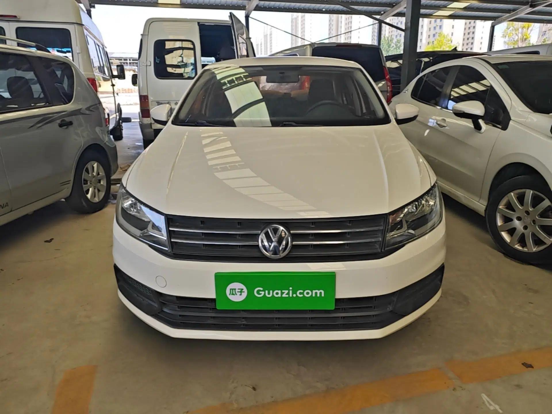 Volkswagen Santana 2016 1.6L Manual Fashion Edition — миниатюра 2