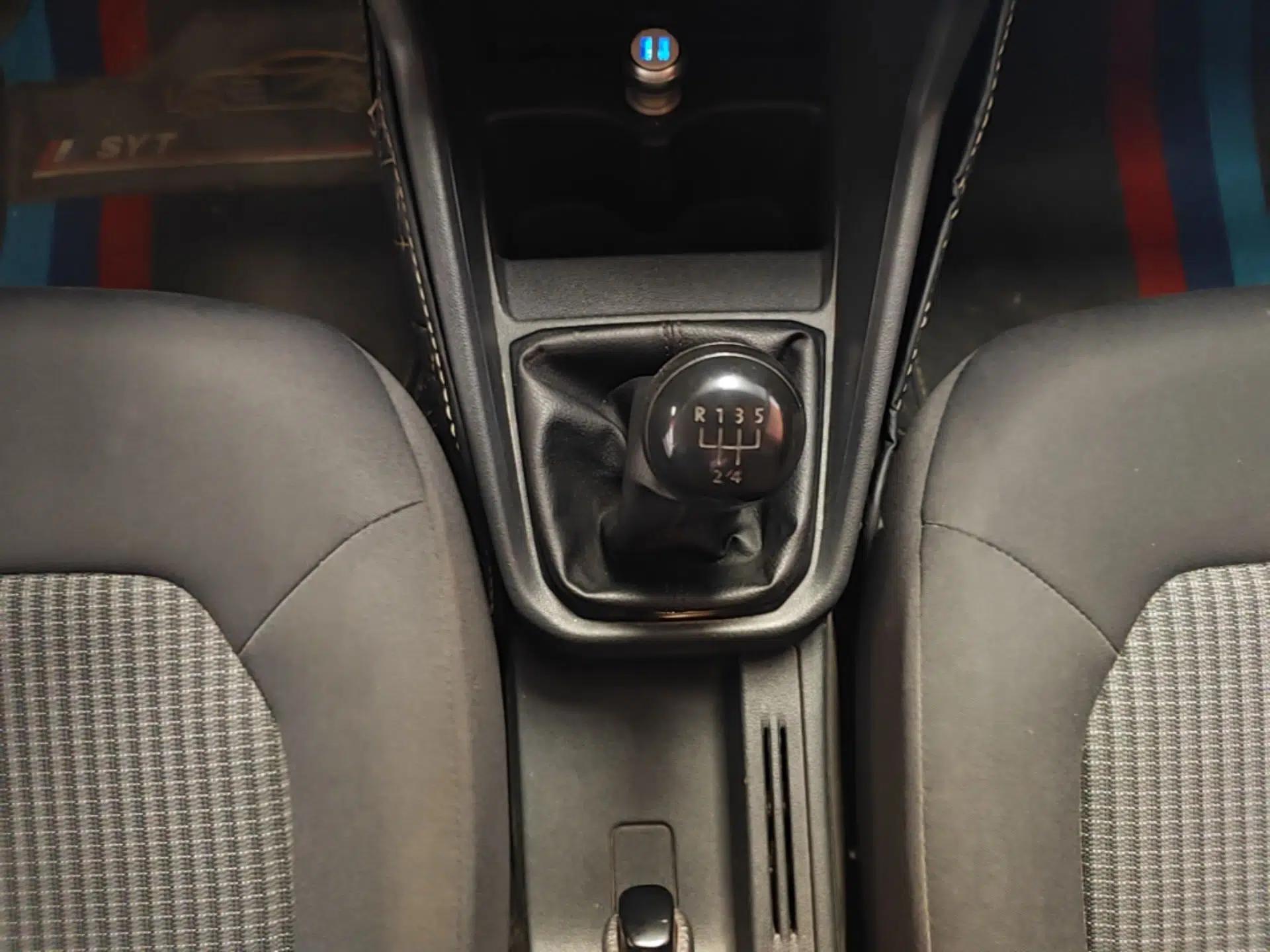 Volkswagen Santana 2016 1.6L Manual Fashion Edition — миниатюра 17