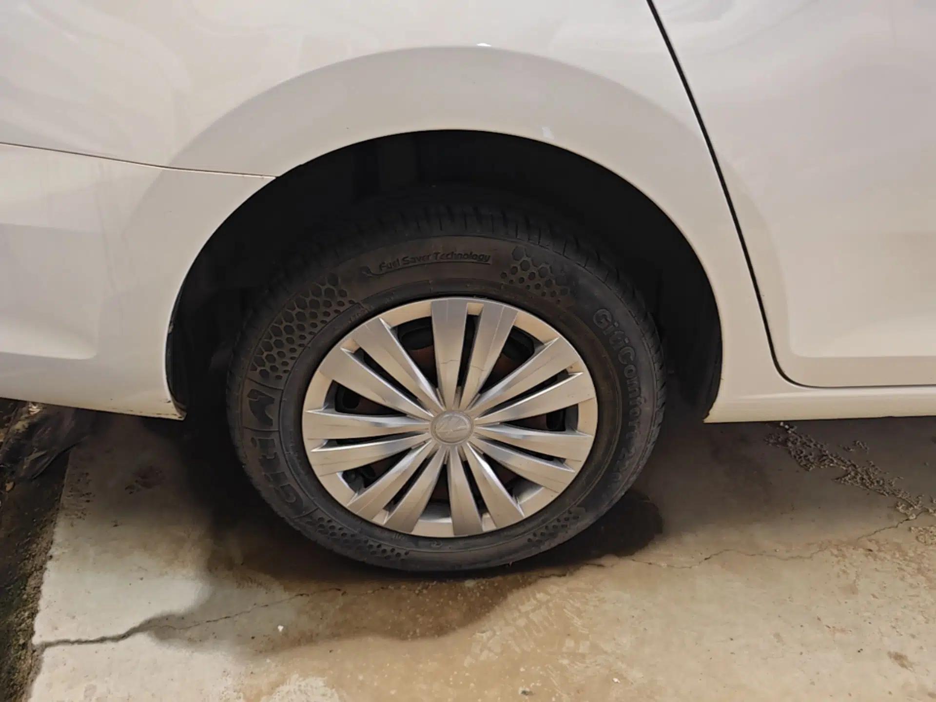 Volkswagen Santana 2016 1.6L Manual Fashion Edition — миниатюра 10