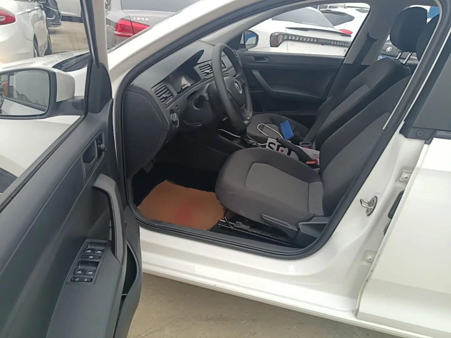 Volkswagen Santana 2019 1.5L Automatic Fashion Edition China VI — миниатюра 18