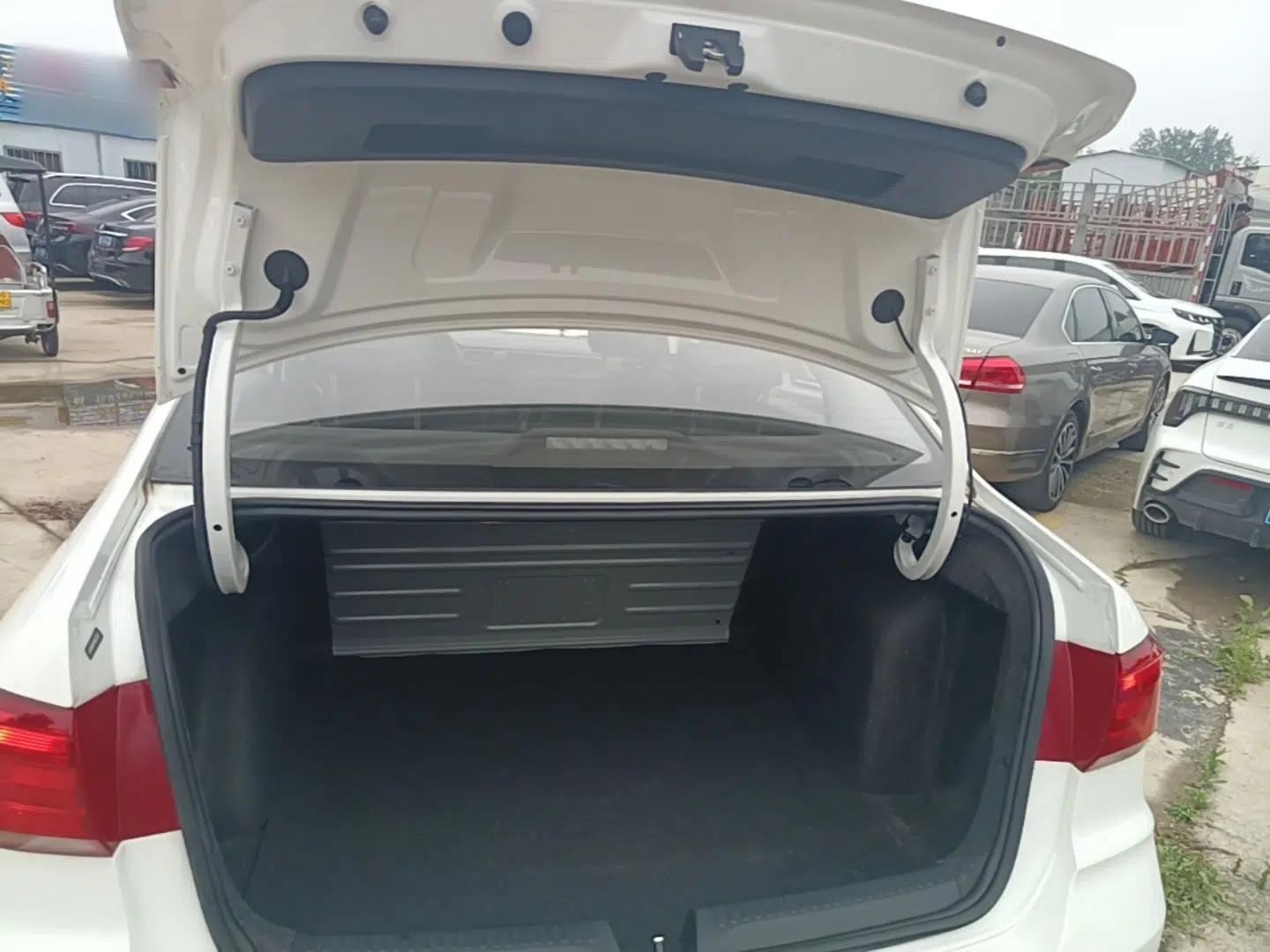 Volkswagen Santana 2019 1.5L Automatic Fashion Edition China VI — миниатюра 22