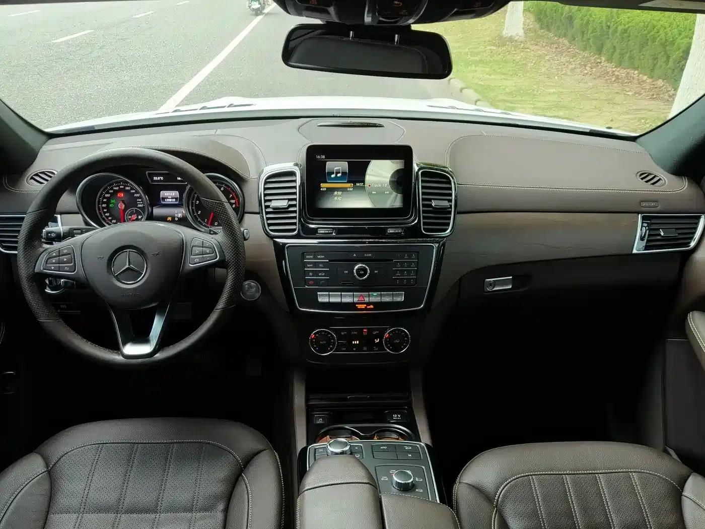 Imported Mercedes-Benz GLE 2018 GLE 400 4MATIC Limited Edition — миниатюра 4