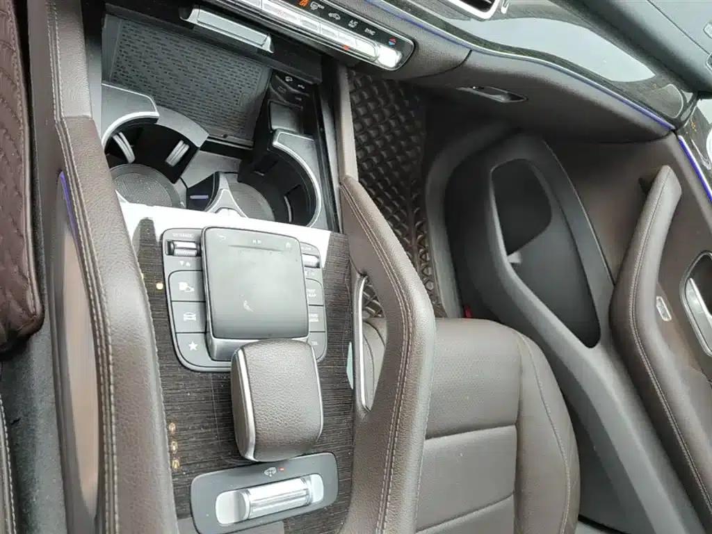 Imported Mercedes-Benz GLE 2020 facelift GLE 350 4MATIC Fashion model — миниатюра 14