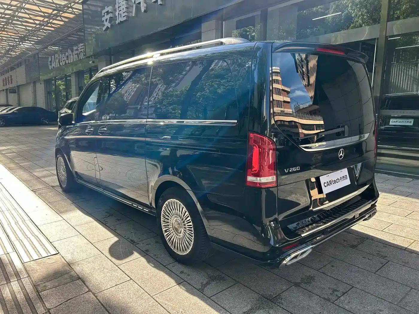 Mercedes-Benz V-Class 2022 V 260 Navigator Edition — миниатюра 2
