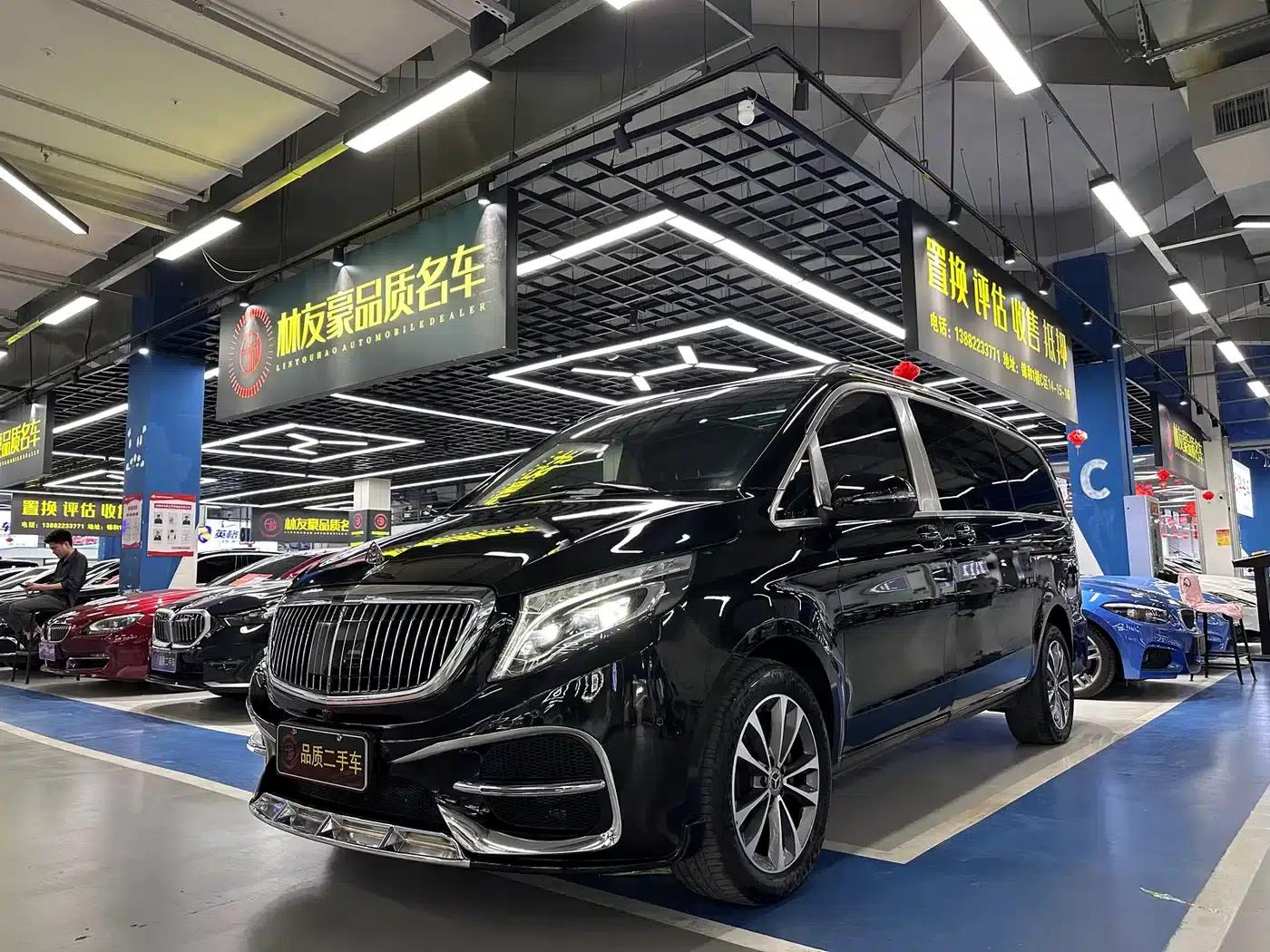 Mercedes-Benz V-Class 2020 V 260 Navigator Edition — миниатюра 1
