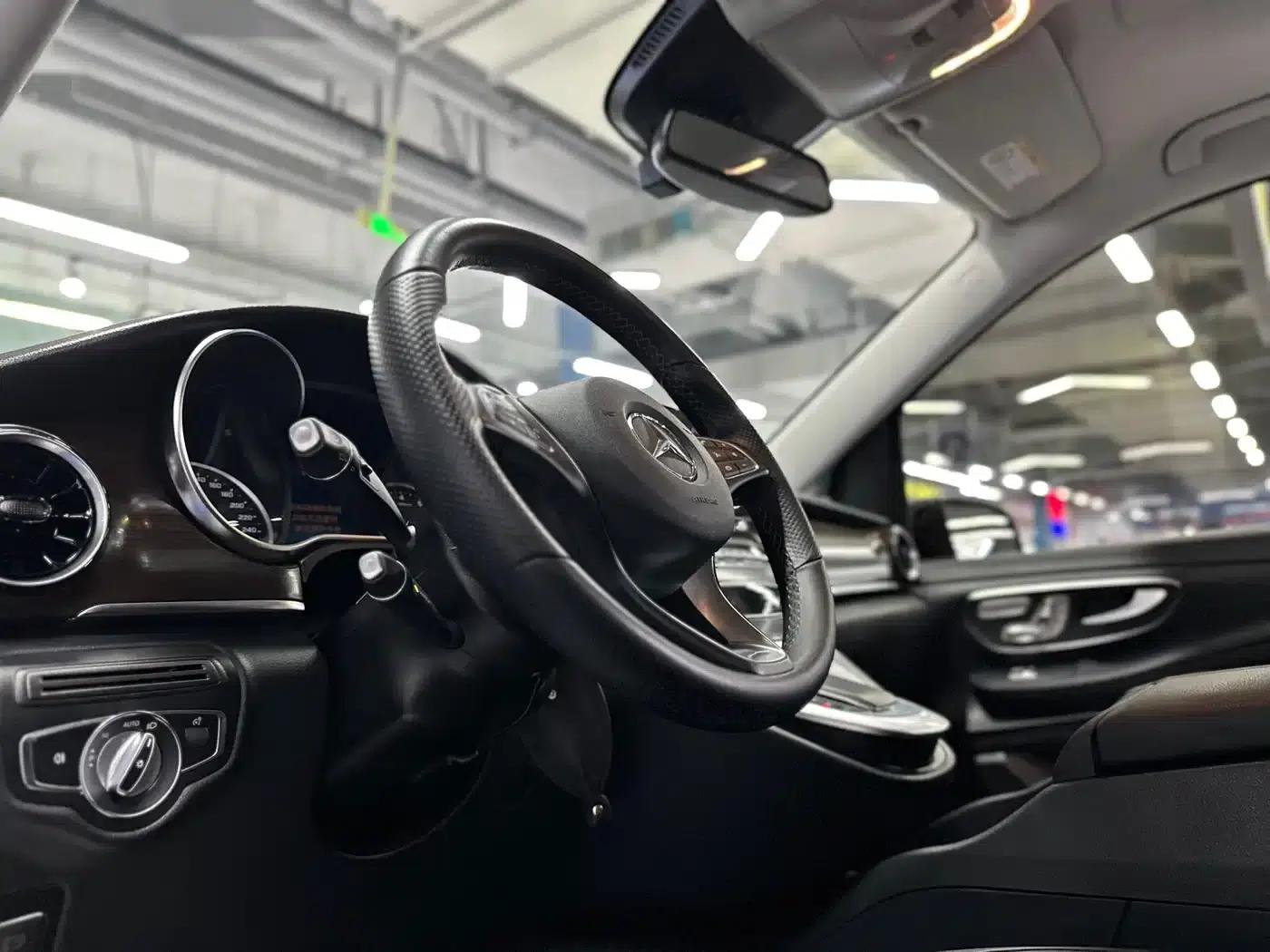 Mercedes-Benz V-Class 2020 V 260 Navigator Edition — миниатюра 11
