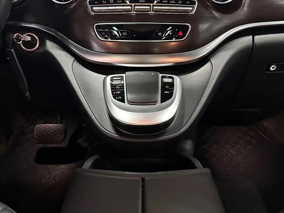 Mercedes-Benz V-Class 2020 V 260 Navigator Edition — миниатюра 13