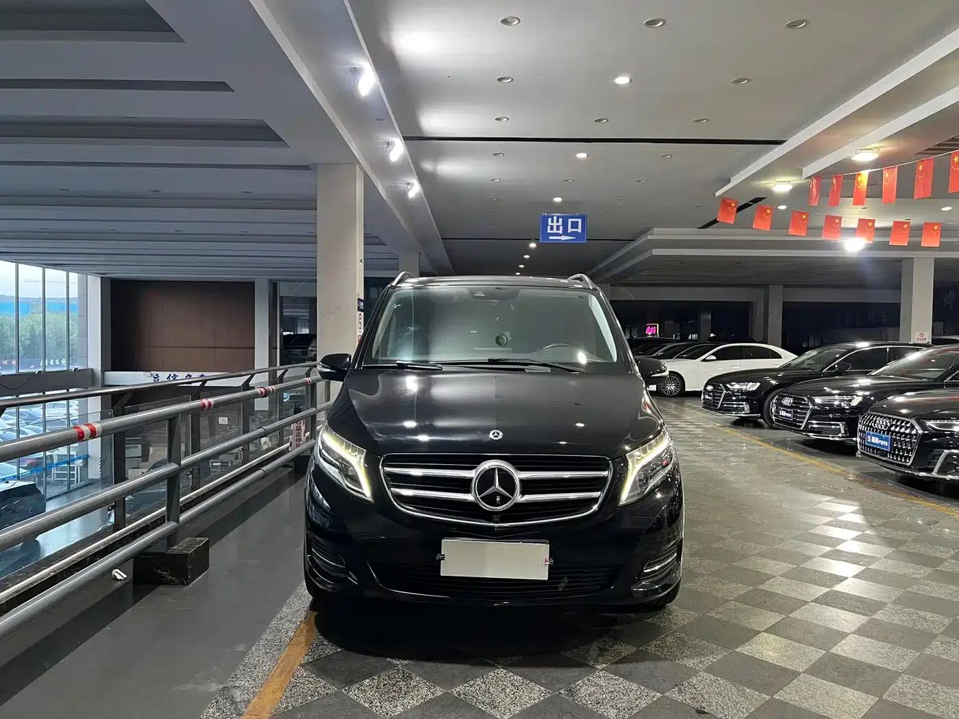 Mercedes-Benz V-Class 2017 V 260 Premium Edition — миниатюра 1