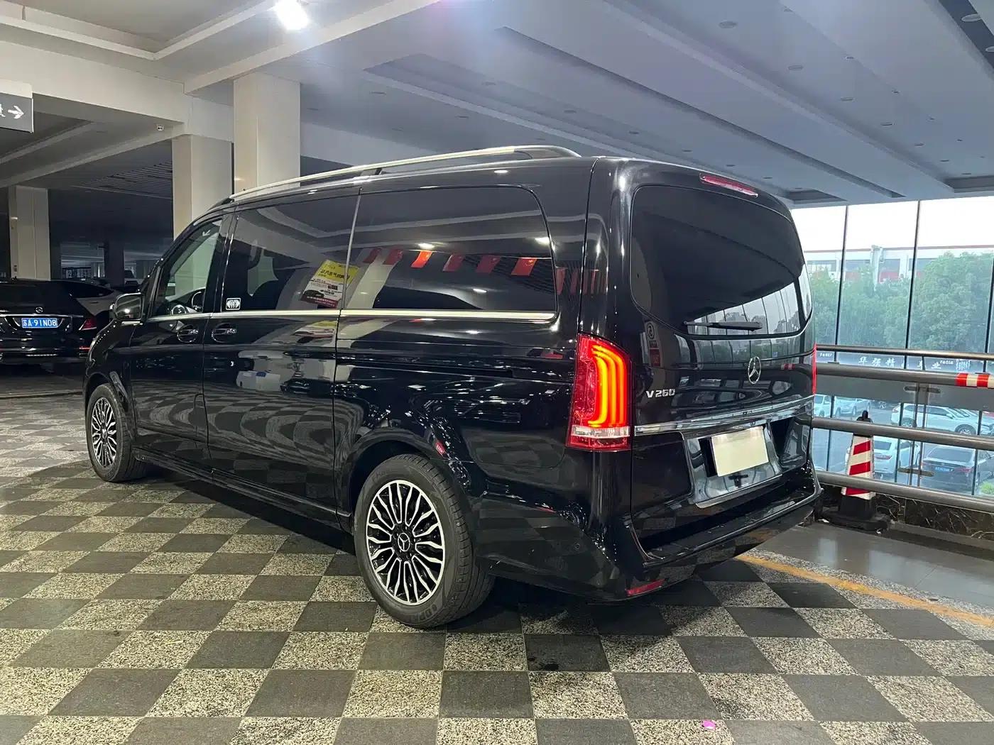 Mercedes-Benz V-Class 2017 V 260 Premium Edition — миниатюра 4