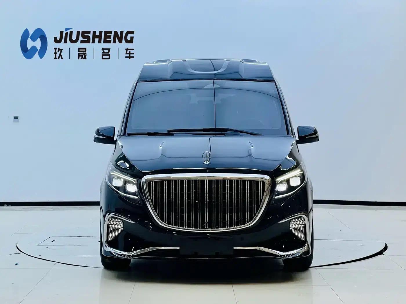 2024 Mercedes-Benz V-Class V 300 L Long Wheelbase Premium Edition — миниатюра 2