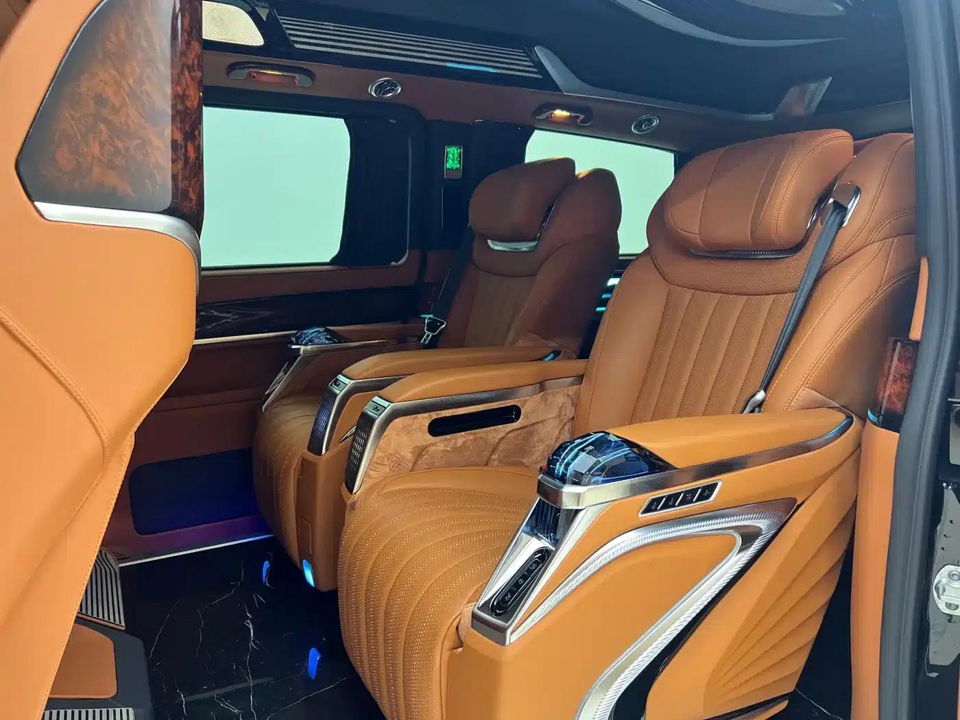 2024 Mercedes-Benz V-Class V 300 L Long Wheelbase Premium Edition — миниатюра 11