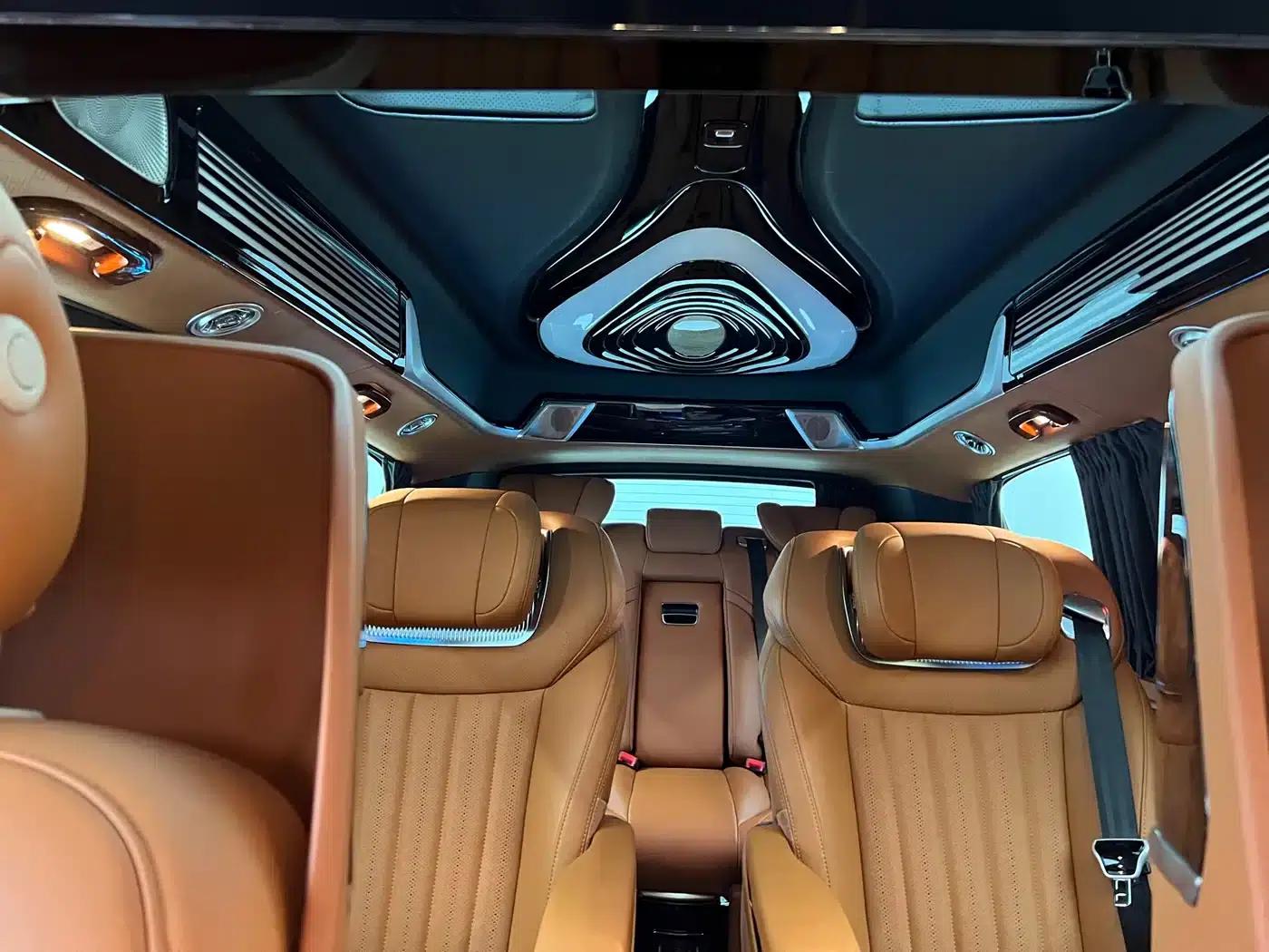 2024 Mercedes-Benz V-Class V 300 L Long Wheelbase Premium Edition — миниатюра 13