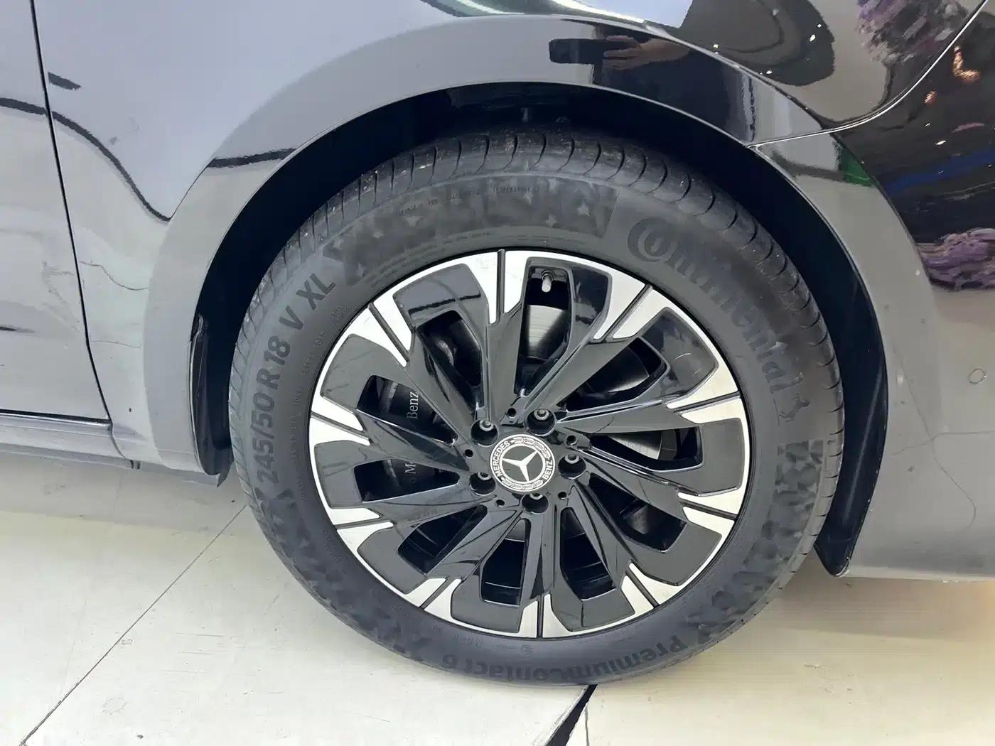 2024 Mercedes-Benz V-Class V 300 L Long Wheelbase Premium Edition — миниатюра 14