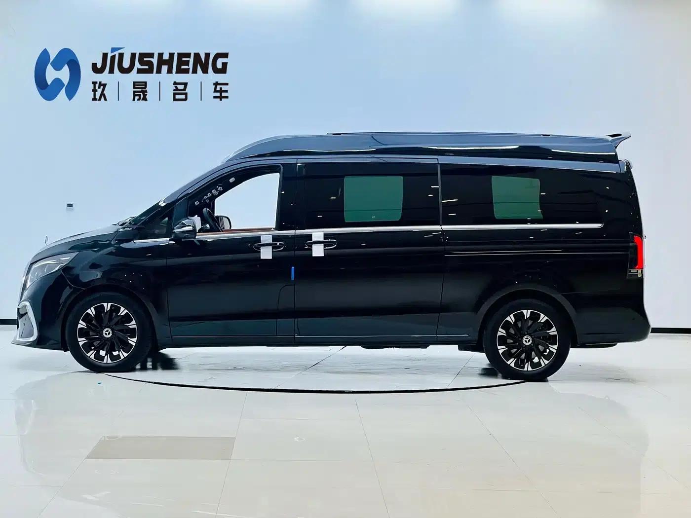 2024 Mercedes-Benz V-Class V 300 L Long Wheelbase Premium Edition — миниатюра 3
