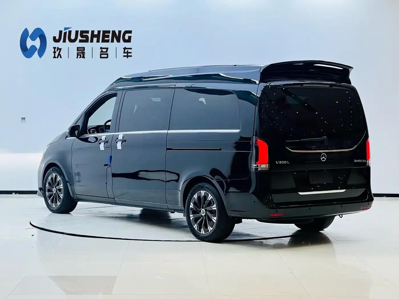 2024 Mercedes-Benz V-Class V 300 L Long Wheelbase Premium Edition — миниатюра 4