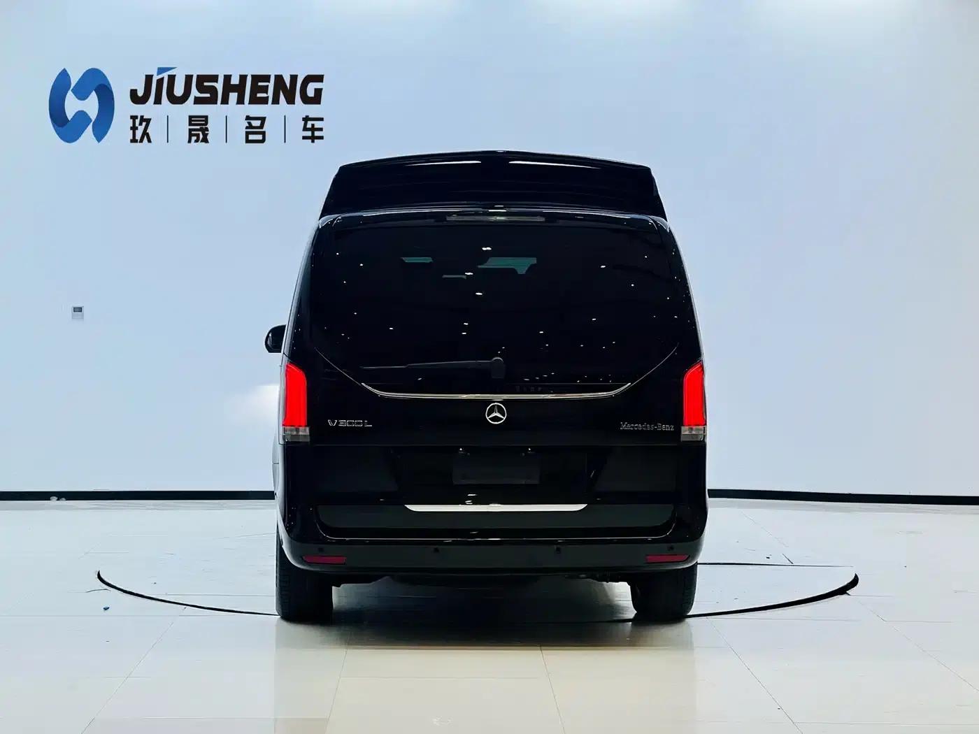 2024 Mercedes-Benz V-Class V 300 L Long Wheelbase Premium Edition — миниатюра 5