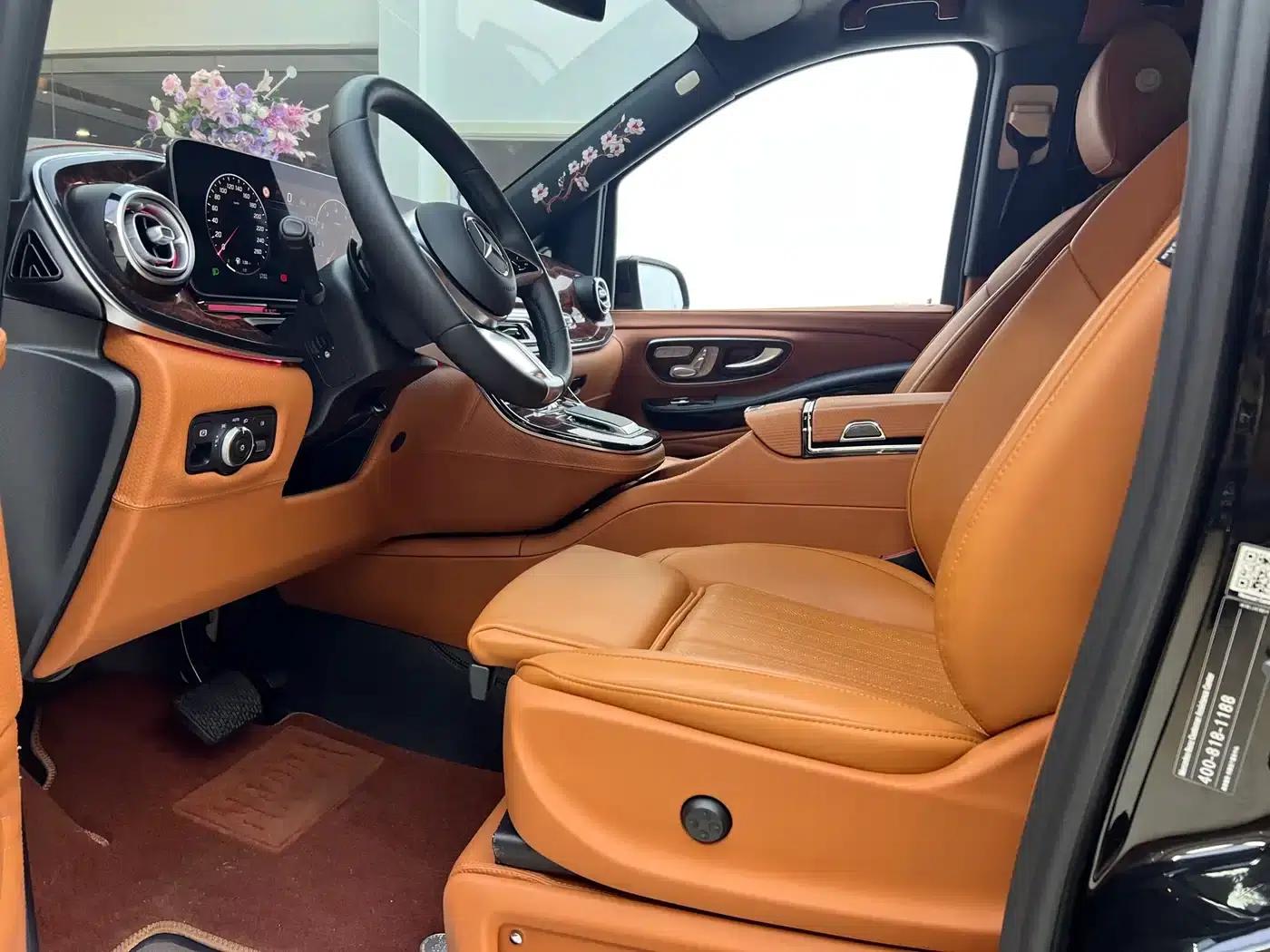 2024 Mercedes-Benz V-Class V 300 L Long Wheelbase Premium Edition — миниатюра 8