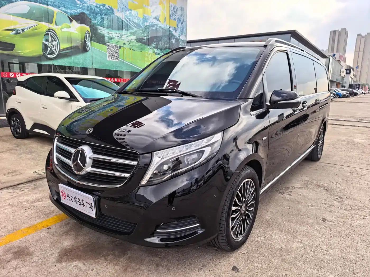Mercedes-Benz V-Class 2018 V 260 L Premium Extended Edition (China VI Emission Standard) — миниатюра 1