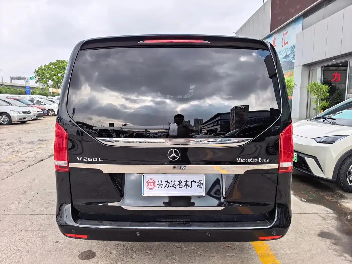 Mercedes-Benz V-Class 2018 V 260 L Premium Extended Edition (China VI Emission Standard) — миниатюра 4