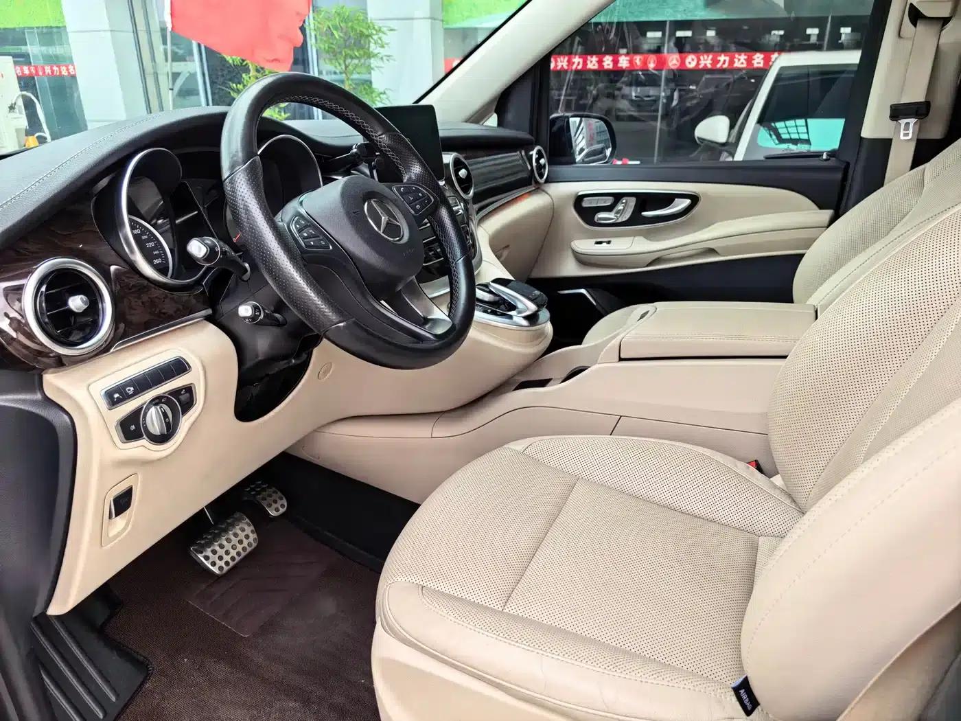 Mercedes-Benz V-Class 2018 V 260 L Premium Extended Edition (China VI Emission Standard) — миниатюра 5