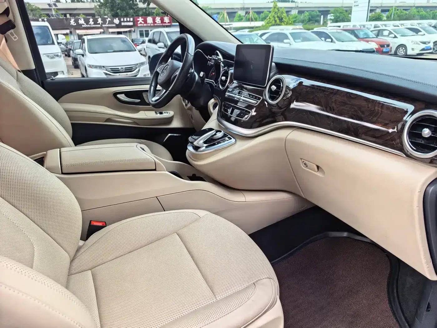 Mercedes-Benz V-Class 2018 V 260 L Premium Extended Edition (China VI Emission Standard) — миниатюра 7