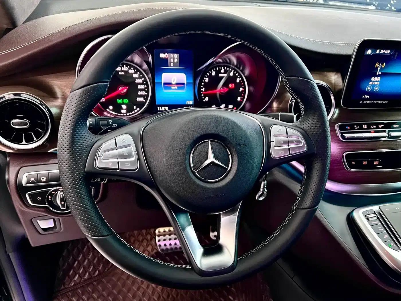 Mercedes-Benz V-Class 2022 V 260 L Long Wheelbase Premium Edition — миниатюра 17