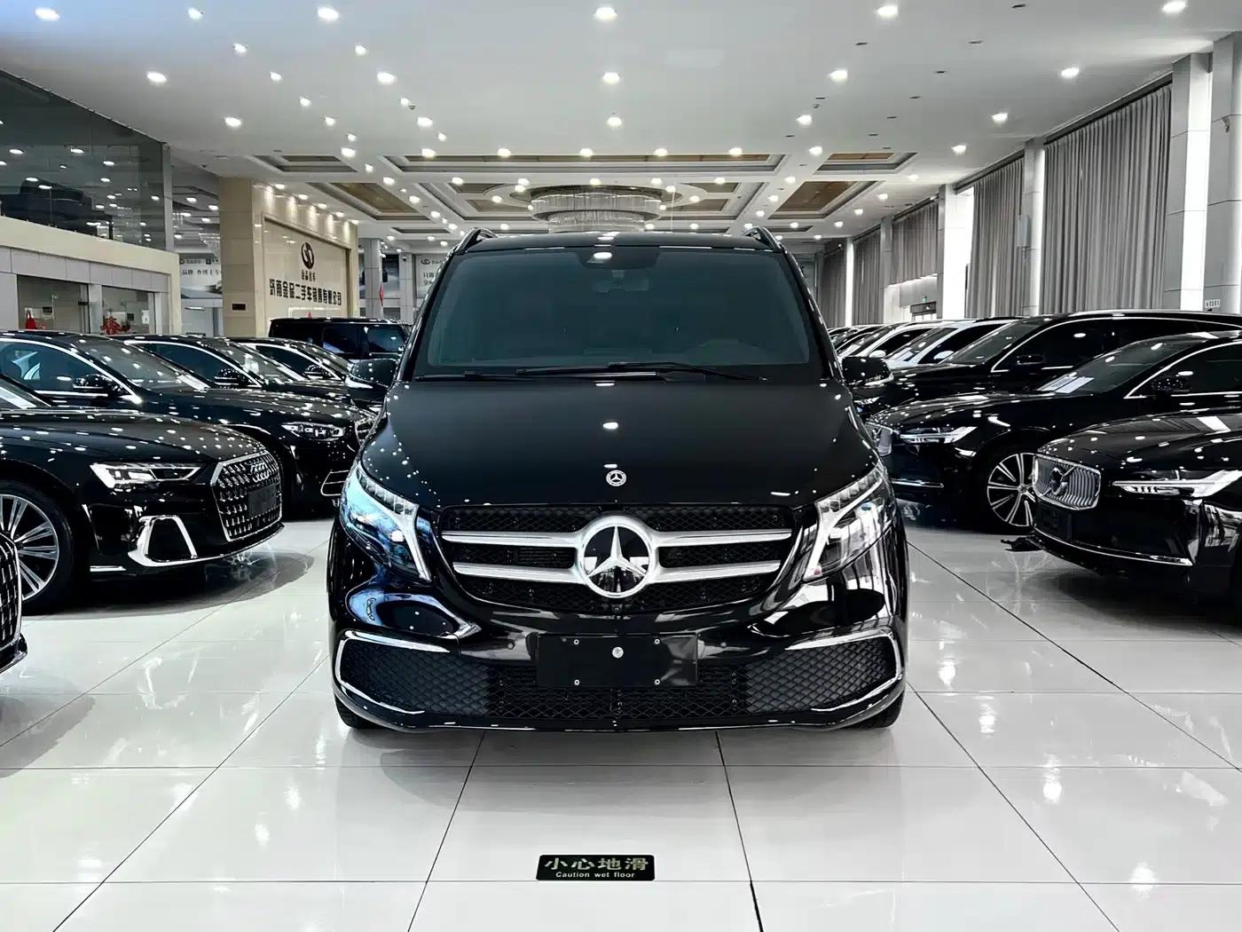 Mercedes-Benz V-Class 2022 V 260 L Long Wheelbase Premium Edition — миниатюра 3