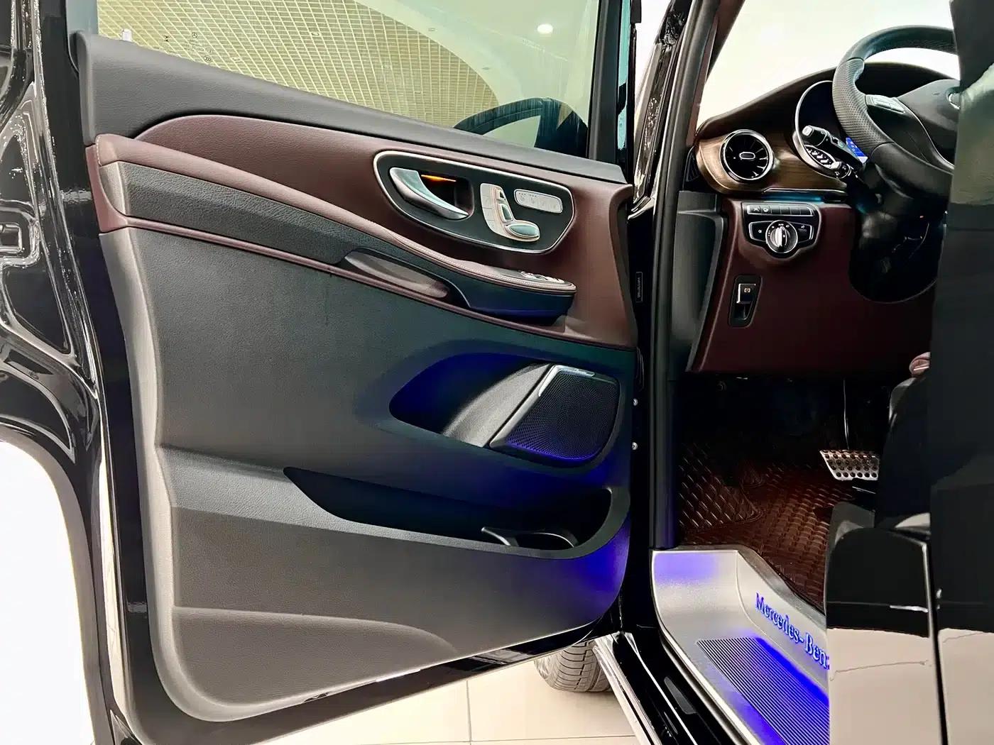 Mercedes-Benz V-Class 2022 V 260 L Long Wheelbase Premium Edition — миниатюра 25