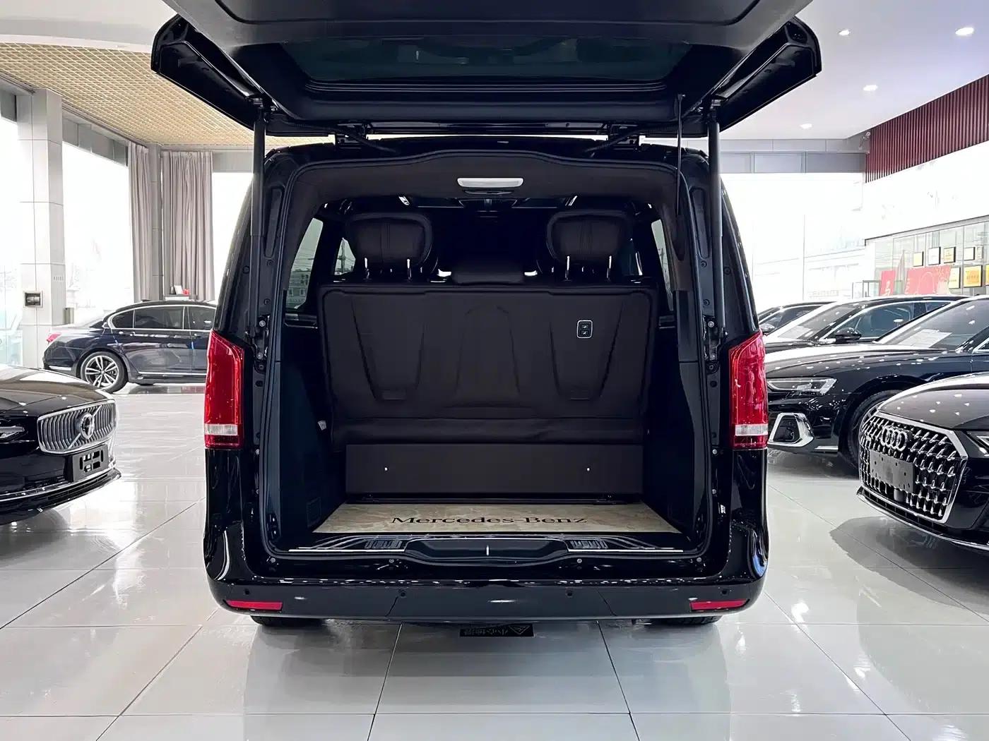 Mercedes-Benz V-Class 2022 V 260 L Long Wheelbase Premium Edition — миниатюра 28